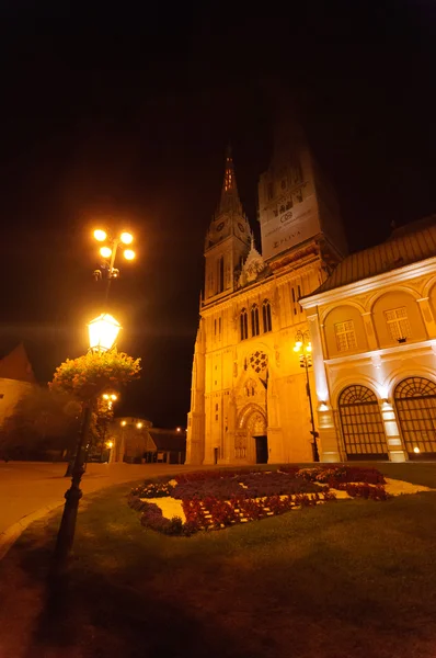 Night view of the Cathedral of the Assumption of the Virgin Mary in Zagreb, Croatia — Stock Photo, Image