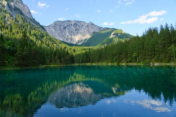 Green lake (Grüner see) in Bruck an der Mur, Austria — стокове фото