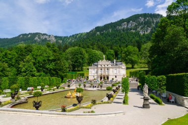 Almanya'da Linderhof Sarayı