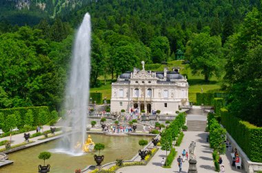 Almanya'da Linderhof Sarayı
