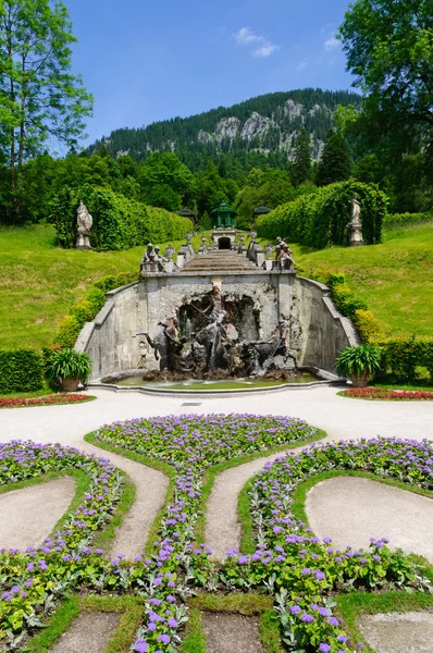 ドイツでリンダーホーフ城の庭 — ストック写真