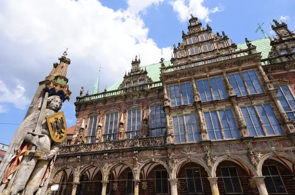 Roland y el histórico ayuntamiento de Bremen, Alemania —  Fotos de Stock