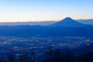 kofu şehir ve mt.fuji gece görünümü
