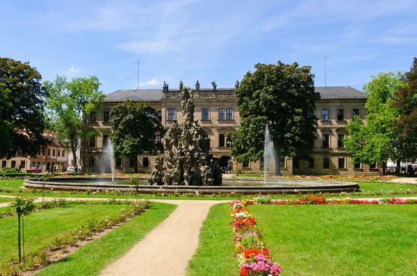 Schlossgarten in de zomer in erlangen, Duitsland — Stockfoto