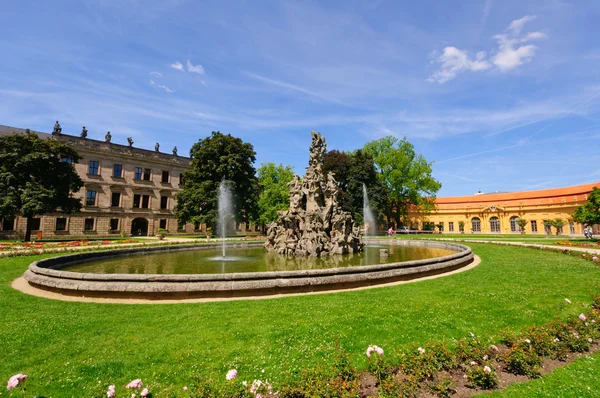 Schlossgarten in de zomer in erlangen, Duitsland — Stockfoto