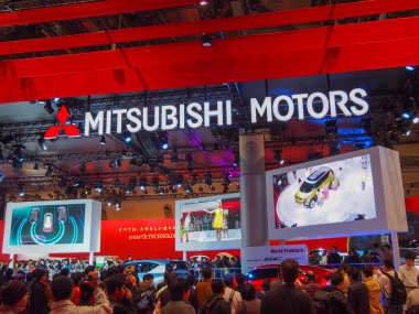 Tokyo, Japonya - 23 Kasım 2013: mitsubishi motors standında