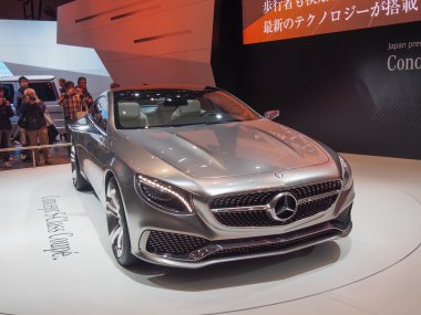 Tokyo, Japonya - 23 Kasım 2013: mercedes-benz standında yeni s-class coupe