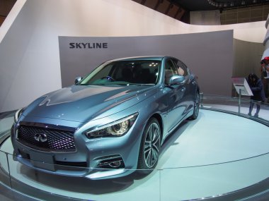 Tokyo, Japonya - 23 Kasım 2013: nissan motor standında yeni skyline (Infiniti q50)