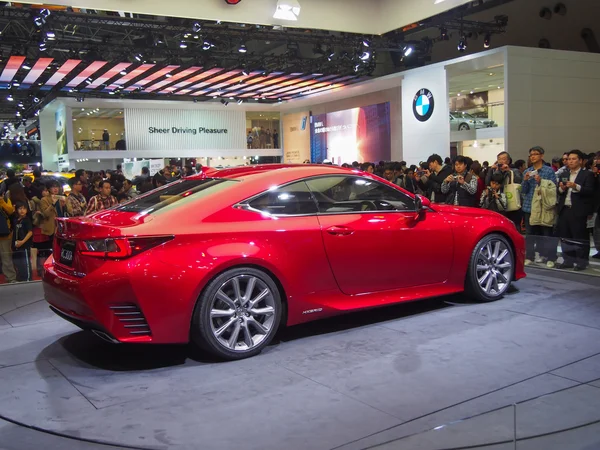 Tokyo, japan - den 23 november, 2013: rc coupe i montern av lexus — Stockfoto