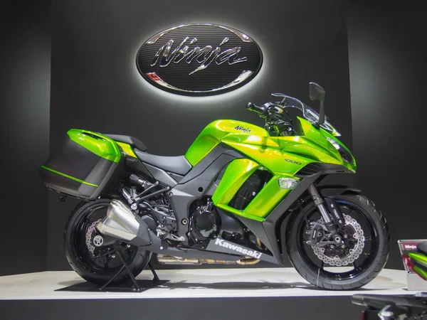 Tokyo, Japonya - 23 Kasım 2013: kawasaki motosiklet standında — Stok fotoğraf