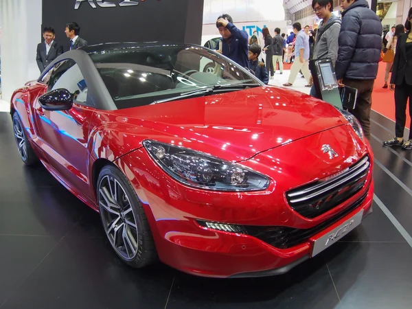 TOKYO, GIAPPONE - 23 novembre 2013: Stand alla Peugeot — Foto Stock