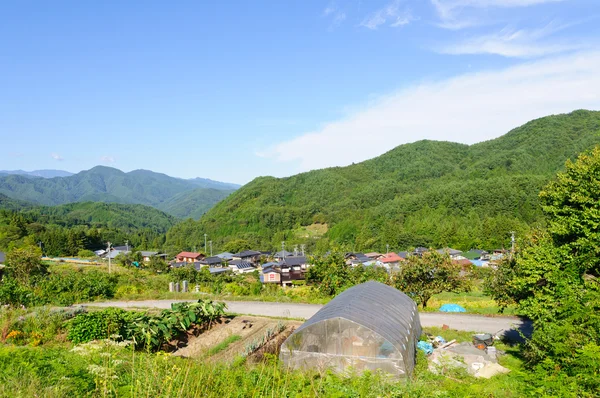 Tájkép achi falu déli Nagano, Japán — Stock Fotó