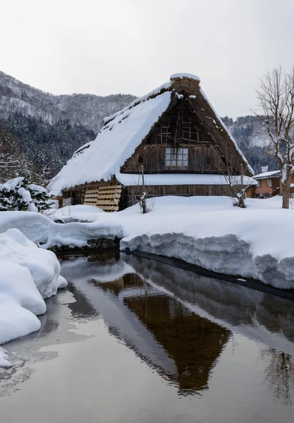 Historická vesnice shirakawa-go v zimě — Stock fotografie