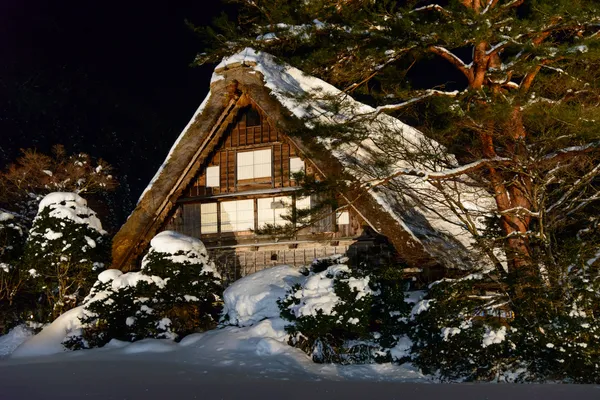 Pueblo histórico de Shirakawa-go en invierno — Foto de Stock