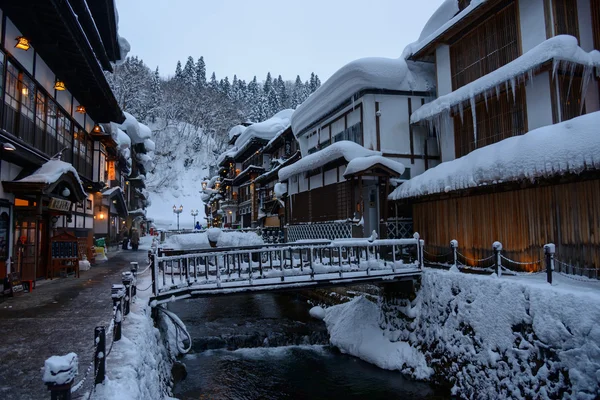 Historické okres ginzan-onsen v zimě — Stock fotografie