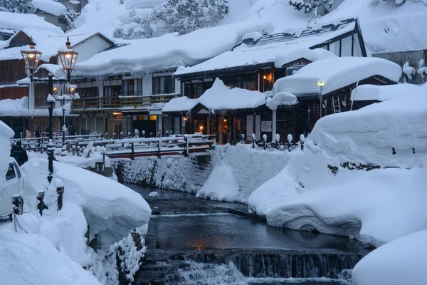 历史街区的银山温泉在冬天 — 图库照片