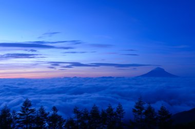 bulutlar ve mt. fuji deniz