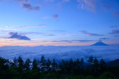 bulutlar ve mt. fuji deniz