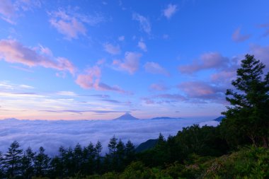 bulutlar ve mt. fuji deniz