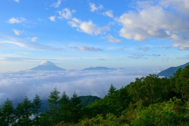 bulutlar ve mt. fuji deniz