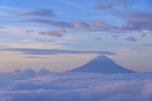 Море хмар та Mt. fuji — стокове фото