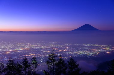 Işıklar kofu şehir ve mt.fuji şafak