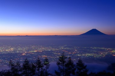 Işıklar kofu şehir ve mt.fuji şafak