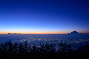 Işıklar kofu şehir ve mt.fuji şafak