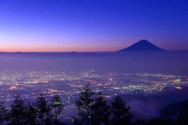 Luces de la ciudad de Kofu y el Monte Fuji al amanecer —  Fotos de Stock