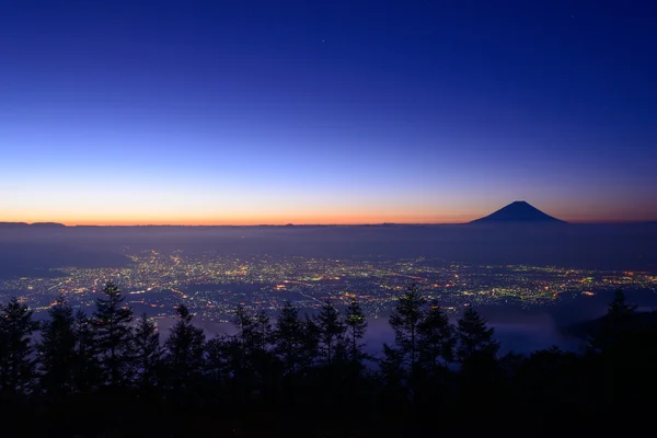 Luces de la ciudad de Kofu y el Monte Fuji al amanecer —  Fotos de Stock