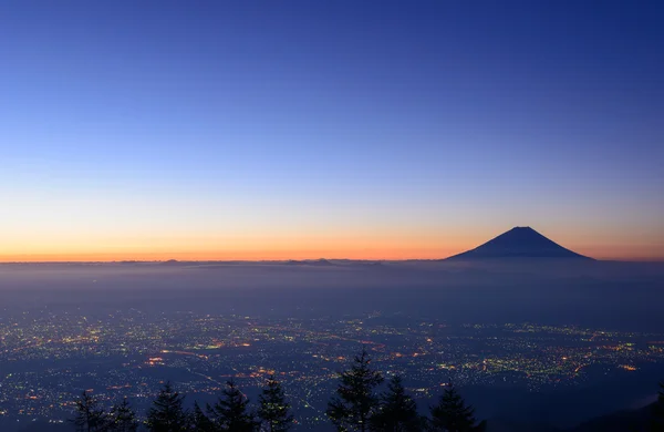Luci della città di Kofu e del Monte Fuji all'alba — Foto Stock
