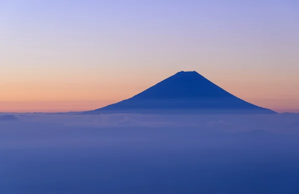 MT.Fuji och hav av moln i gryningen — Stockfoto