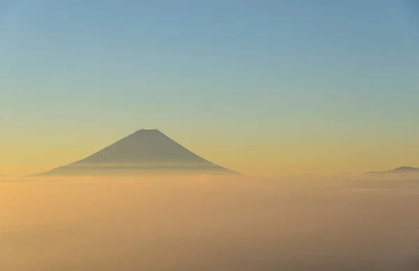 Mt.fuji und Meer der Wolken am frühen Morgen — Stockfoto