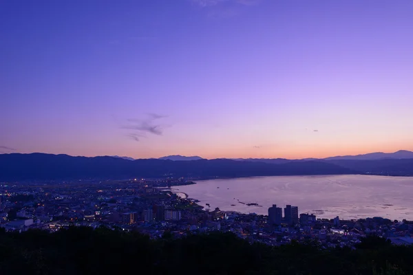 Vista nocturna de la ciudad de Suwa — Foto de Stock