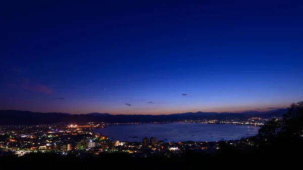 Nacht uitzicht over de stad van suwa — Stockfoto