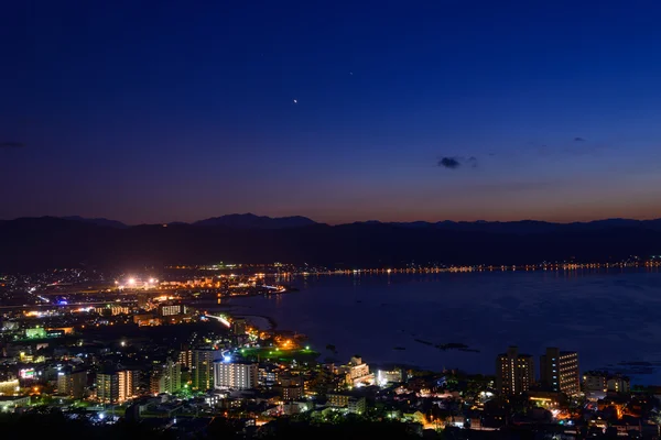 Vista notturna della città di Suwa — Foto Stock