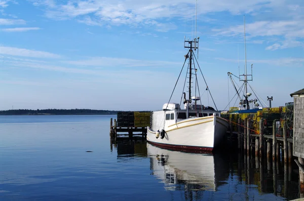 Fischerboot am Dock — Stockfoto