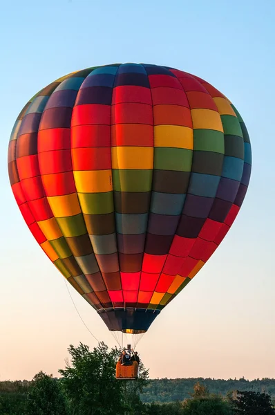 Hot Air Balloon over the field — Stock Photo, Image
