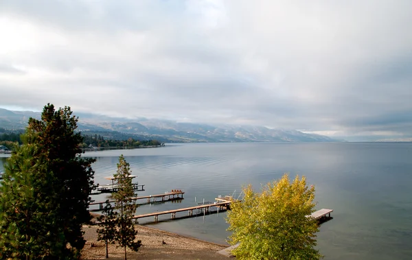 Ranní jezero přední — Stock fotografie