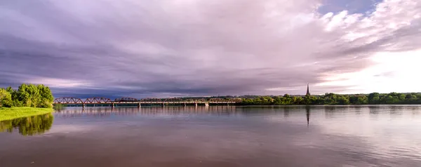 Fredericton bridge och catheral — Stockfoto