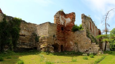 yaşlı Kalesi, Ukrayna Batı kesiminde bina mimari