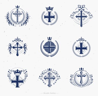 Christian Cross amblemleri yerleştirildi. Arms dekoratif logoları Heraldic Coat izole edilmiş vektör çizimleri koleksiyonu.