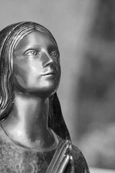 Posąg kobiety na grób — Zdjęcie stockowe