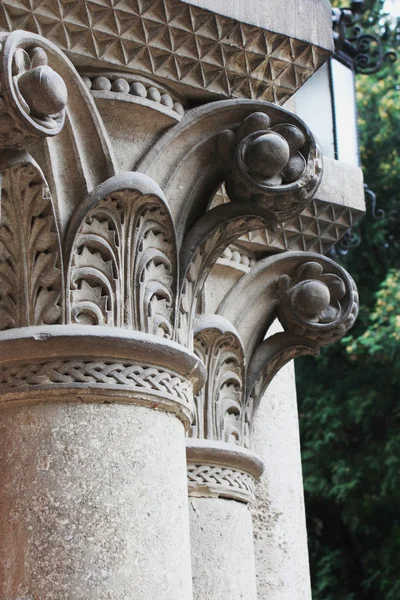 Colonne antiche in stile corinzio — Foto Stock