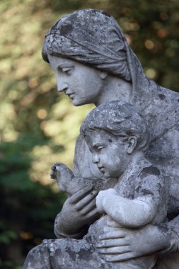 Meryem ve İsa heykeli