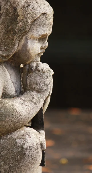 Figura de un ángel orante — Foto de Stock