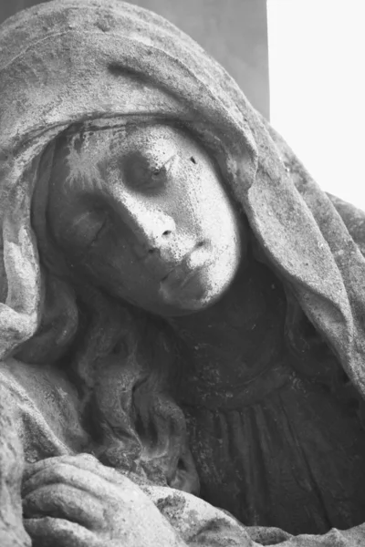 Statue Of Women On Tomb — Stock Photo, Image