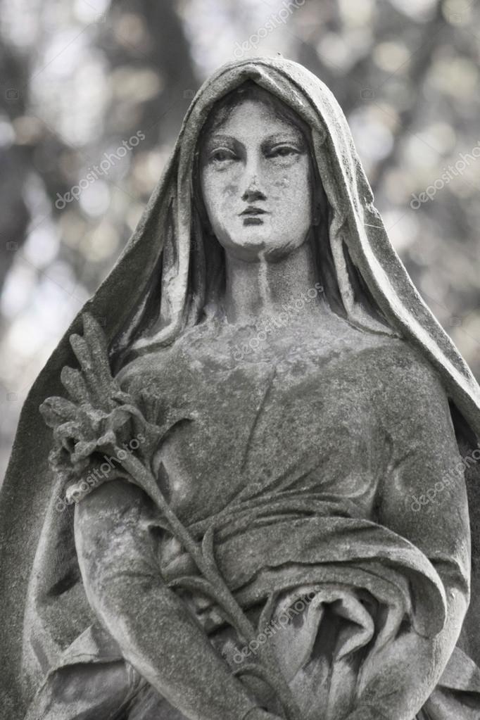 Die Statue der Göttin Hera in der griechischen Mythologie und Juno in