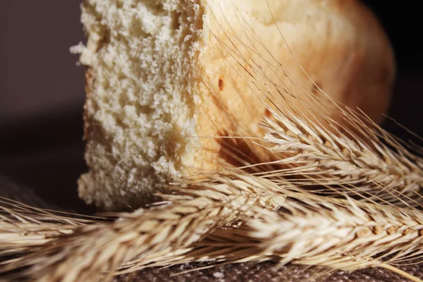 Pane e spighe di grano — Foto Stock