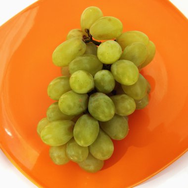 hafif bir arka plan üzerinde üzüm demet